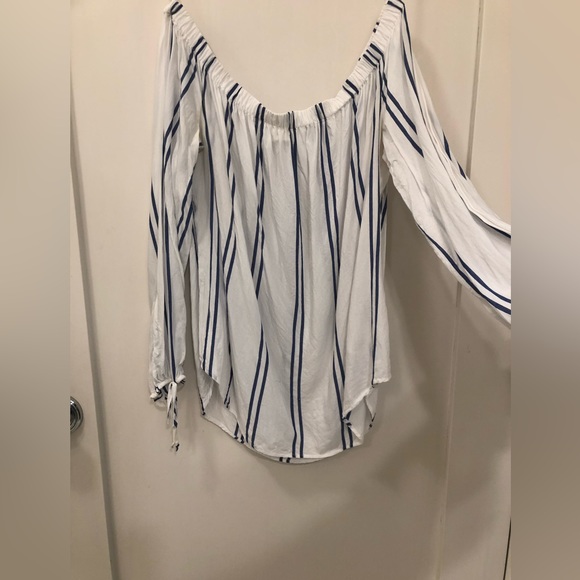 Abercrombie & Firch off-shoulder top - Picture 1 of 7